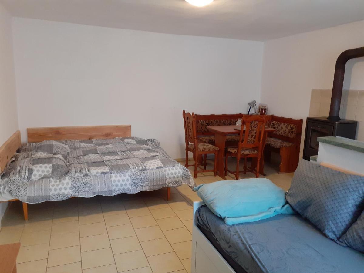 Apartment Na Chalupe U Sadky Novosedly nad Nezarkou